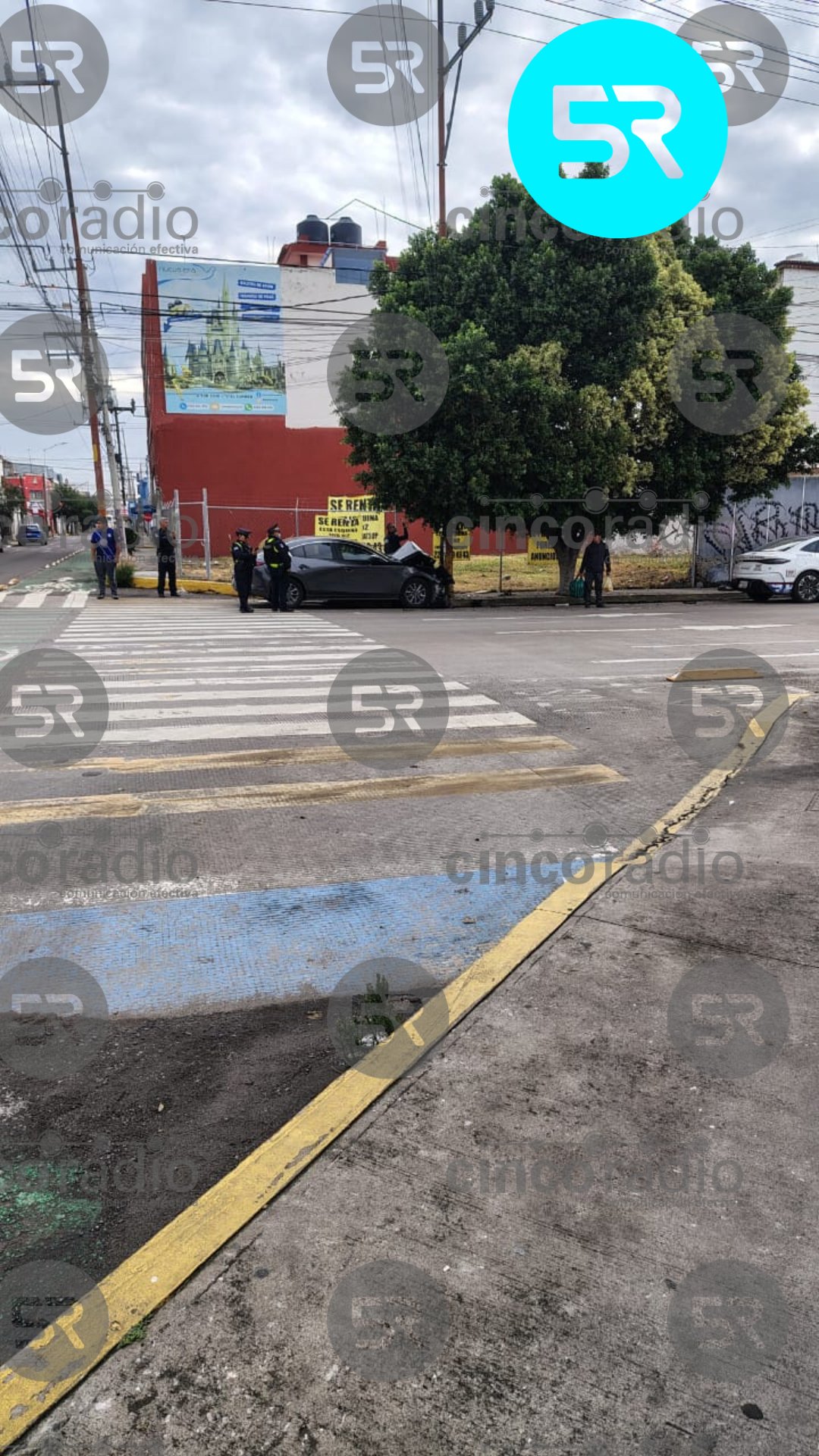Accidente vial en Puebla: conductor pierde el control en intersección clave